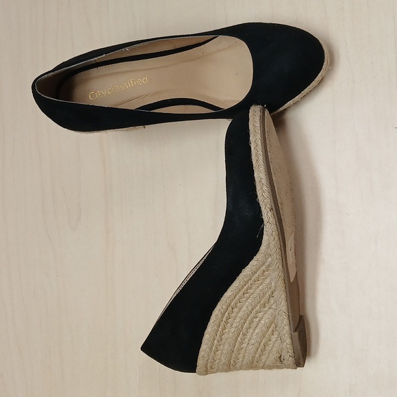 City Classified Women's Black Wedge Shoes Size 8.5 - Picture 3 of 4